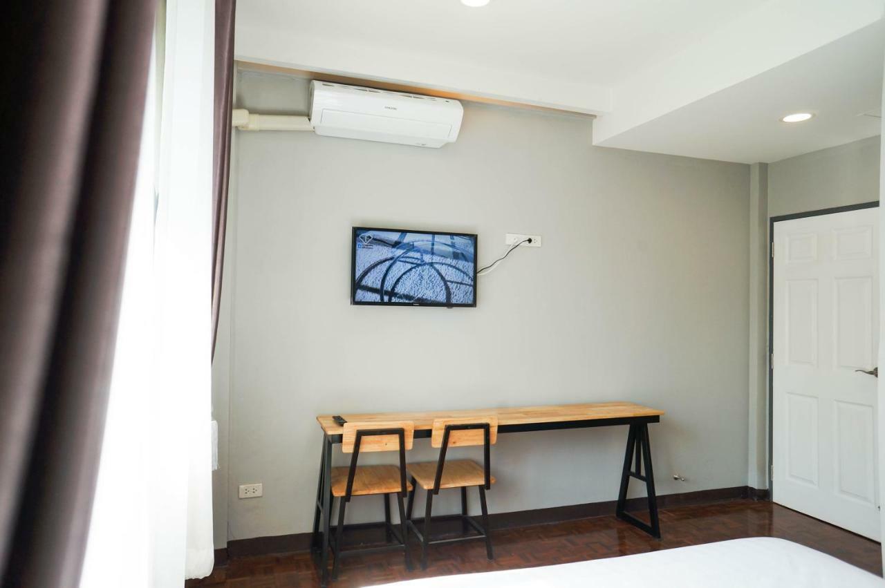 Lux Rooms Night Bazaar Τσιάνγκ Μάι Εξωτερικό φωτογραφία