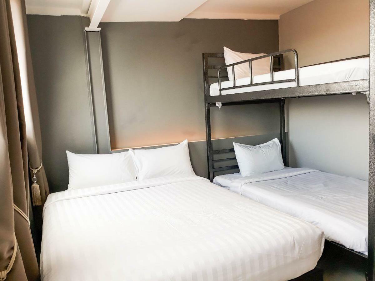 Lux Rooms Night Bazaar Τσιάνγκ Μάι Εξωτερικό φωτογραφία